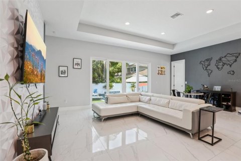 House in Belleair, Florida 4 bedrooms, 244.89 sq.m. № 1873105 - photo 11