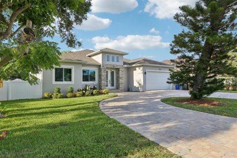 House in Belleair, Florida 4 bedrooms, 244.89 sq.m. № 1873105 - photo 6