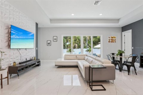 House in Belleair, Florida 4 bedrooms, 244.89 sq.m. № 1873105 - photo 10