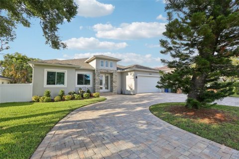 House in Belleair, Florida 4 bedrooms, 244.89 sq.m. № 1873105 - photo 3