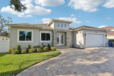 House in Belleair, Florida 4 bedrooms, 244.89 sq.m. № 1873105 - photo 2