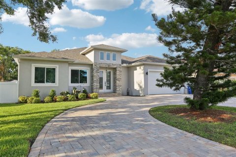 House in Belleair, Florida 4 bedrooms, 244.89 sq.m. № 1873105 - photo 7