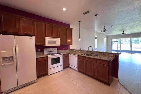 House in Winter Haven, Florida 2 bedrooms, 103.86 sq.m. № 1644182 - photo 5