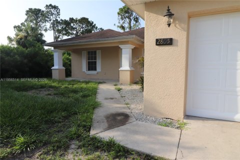 House in Lehigh Acres, Florida 3 bedrooms № 2010561 - photo 5