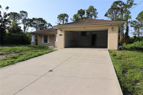 House in Lehigh Acres, Florida 3 bedrooms № 2010561 - photo 7