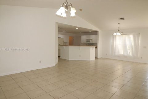 House in Lehigh Acres, Florida 3 bedrooms № 2010561 - photo 24