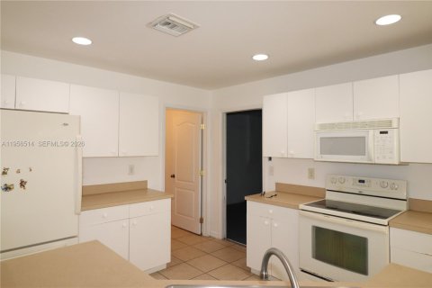 House in Lehigh Acres, Florida 3 bedrooms № 2010561 - photo 17