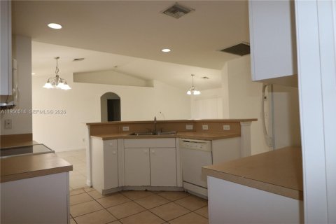 House in Lehigh Acres, Florida 3 bedrooms № 2010561 - photo 20