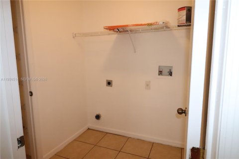 House in Lehigh Acres, Florida 3 bedrooms № 2010561 - photo 18