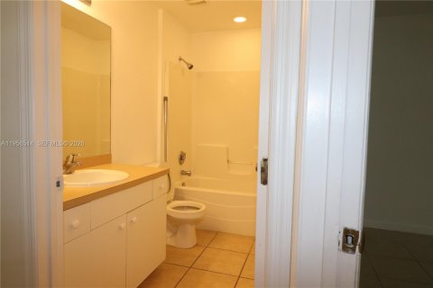 House in Lehigh Acres, Florida 3 bedrooms № 2010561 - photo 22