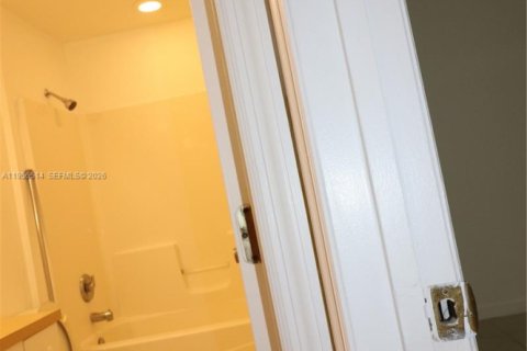 House in Lehigh Acres, Florida 3 bedrooms № 2010561 - photo 21