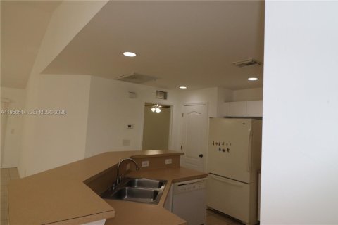 House in Lehigh Acres, Florida 3 bedrooms № 2010561 - photo 12