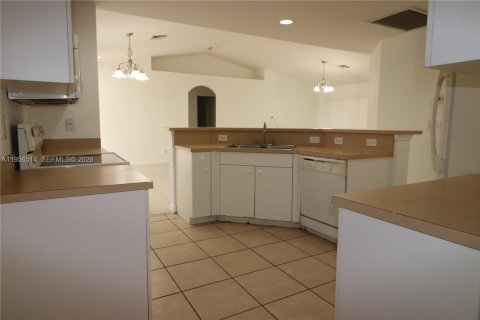 House in Lehigh Acres, Florida 3 bedrooms № 2010561 - photo 19