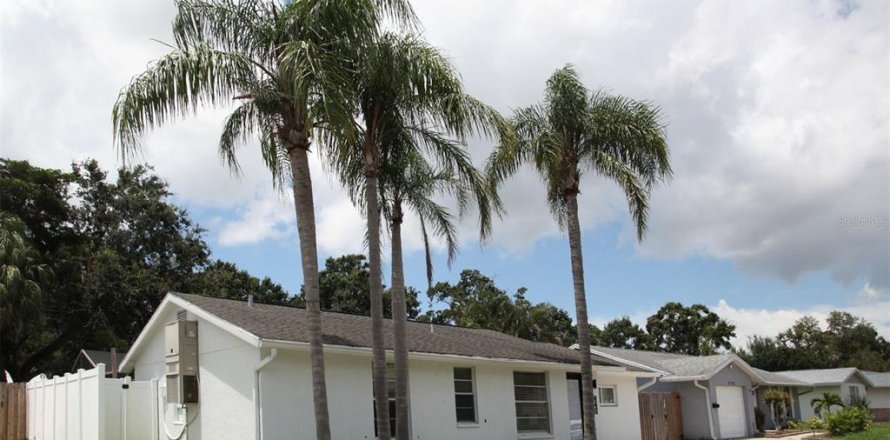 House in Sarasota, Florida 3 bedrooms, 116.78 sq.m. № 1886164