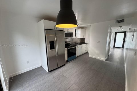 Apartment in Miami, Florida 2 bedrooms, 126.35 sq.m. № 1964676 - photo 2