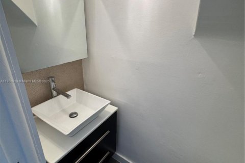 Apartment in Miami, Florida 2 bedrooms, 126.35 sq.m. № 1964676 - photo 12