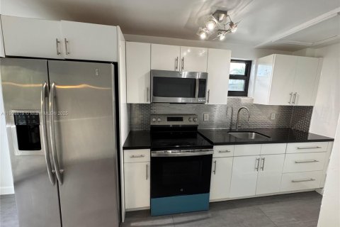 Apartment in Miami, Florida 2 bedrooms, 126.35 sq.m. № 1964676 - photo 4