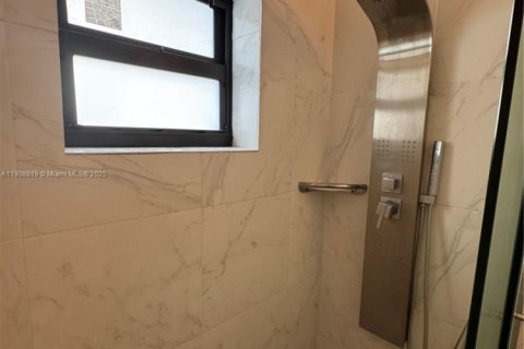 Apartment in Miami, Florida 2 bedrooms, 126.35 sq.m. № 1964676 - photo 24