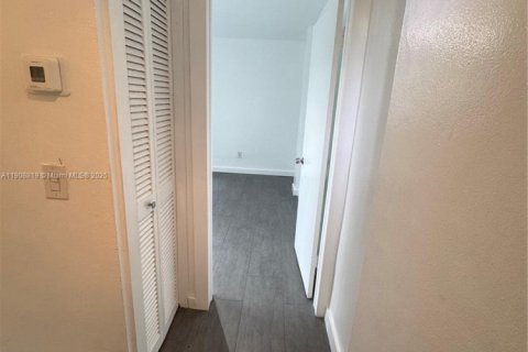 Apartment in Miami, Florida 2 bedrooms, 126.35 sq.m. № 1964676 - photo 25