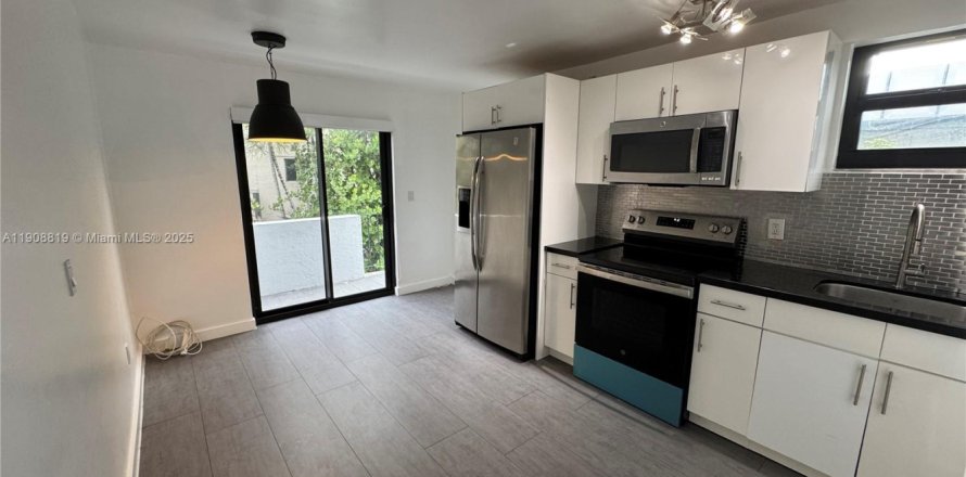 Apartment in Miami, Florida 2 bedrooms, 126.35 sq.m. № 1964676