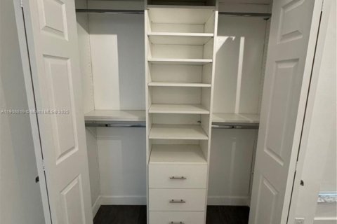 Apartment in Miami, Florida 2 bedrooms, 126.35 sq.m. № 1964676 - photo 21