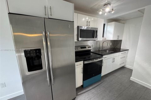 Apartment in Miami, Florida 2 bedrooms, 126.35 sq.m. № 1964676 - photo 3