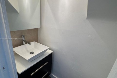 Apartment in Miami, Florida 2 bedrooms, 126.35 sq.m. № 1964676 - photo 14