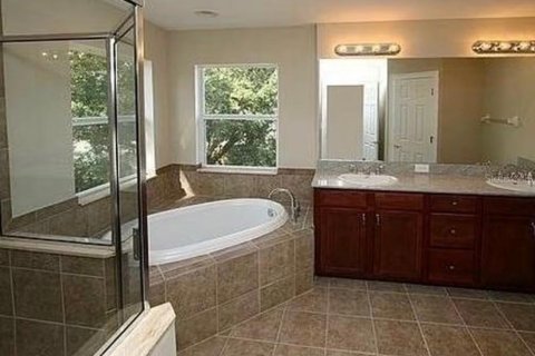 House in Tampa, Florida 3 bedrooms, 190.64 sq.m. № 1916927 - photo 12