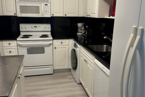 Copropriété à louer à Hollywood, Floride: 1 chambre, 77.57 m2 № 2152893 - photo 13