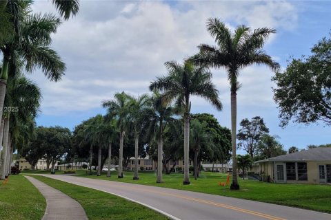 House in Delray Beach, Florida 2 bedrooms, 87.7 sq.m. № 1860482 - photo 1