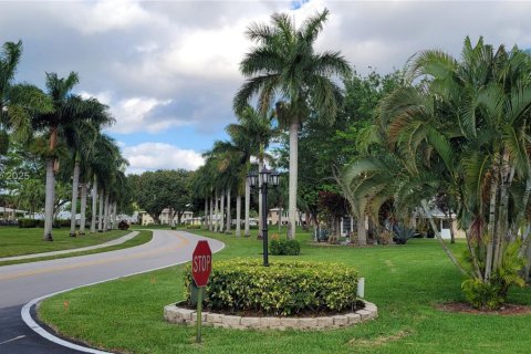 House in Delray Beach, Florida 2 bedrooms, 87.7 sq.m. № 1860482 - photo 2