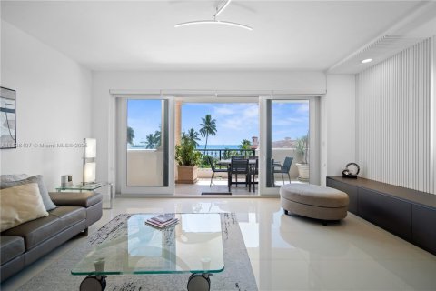 Copropriété à louer à Fisher Island, Floride: 3 chambres, 170.75 m2 № 1979314 - photo 11