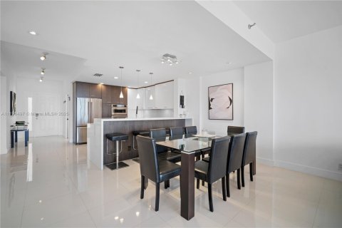 Copropriété à louer à Fisher Island, Floride: 3 chambres, 170.75 m2 № 1979314 - photo 14