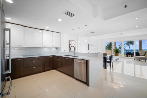 Copropriété à louer à Fisher Island, Floride: 3 chambres, 170.75 m2 № 1979314 - photo 5