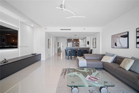 Copropriété à louer à Fisher Island, Floride: 3 chambres, 170.75 m2 № 1979314 - photo 12