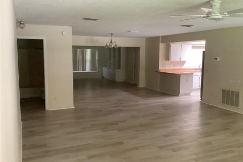 House in Ridge Manor, Florida 2 bedrooms, 190.91 sq.m. № 2296973 - photo 13