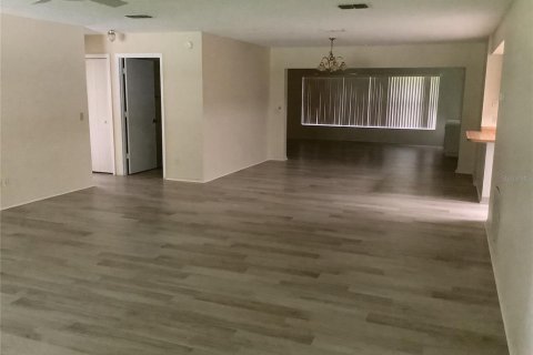 House in Ridge Manor, Florida 2 bedrooms, 190.91 sq.m. № 2296973 - photo 17