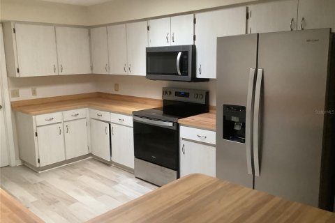 House in Ridge Manor, Florida 2 bedrooms, 190.91 sq.m. № 2296973 - photo 8
