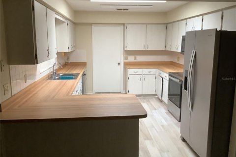 House in Ridge Manor, Florida 2 bedrooms, 190.91 sq.m. № 2296973 - photo 6