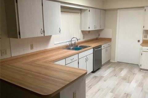 House in Ridge Manor, Florida 2 bedrooms, 190.91 sq.m. № 2296973 - photo 7