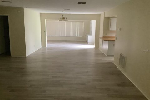 House in Ridge Manor, Florida 2 bedrooms, 190.91 sq.m. № 2296973 - photo 12