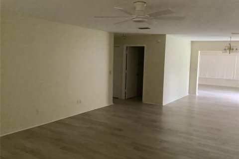 House in Ridge Manor, Florida 2 bedrooms, 190.91 sq.m. № 2296973 - photo 16