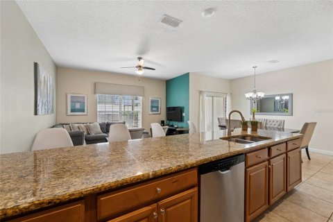 Adosado en venta en Kissimmee, Florida, 4 dormitorios, 177.81 m2 № 1839846 - foto 7