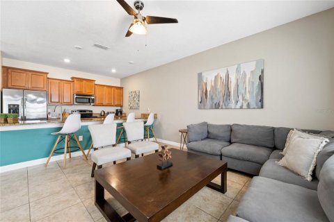 Adosado en venta en Kissimmee, Florida, 4 dormitorios, 177.81 m2 № 1839846 - foto 9