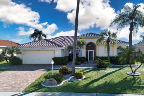 House in Sun City Center, Florida 3 bedrooms, 196.67 sq.m. № 1577128 - photo 1
