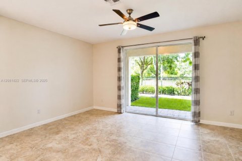 Touwnhouse à vendre à Deerfield Beach, Floride: 3 chambres, 146.04 m2 № 2375298 - photo 13