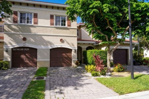 Touwnhouse à vendre à Deerfield Beach, Floride: 3 chambres, 146.04 m2 № 2375298 - photo 2