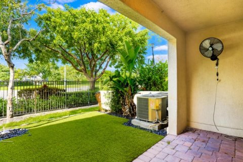 Touwnhouse à vendre à Deerfield Beach, Floride: 3 chambres, 146.04 m2 № 2375298 - photo 17