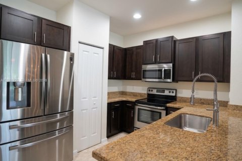 Touwnhouse à vendre à Deerfield Beach, Floride: 3 chambres, 146.04 m2 № 2375298 - photo 10