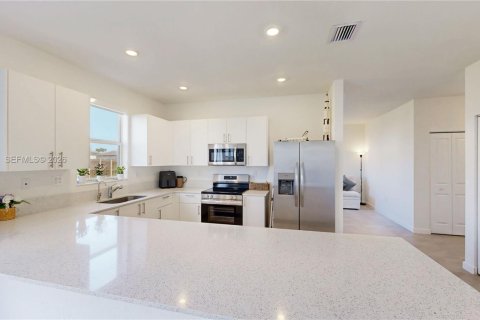 House in Homestead, Florida 4 bedrooms, 245.26 sq.m. № 2069054 - photo 10